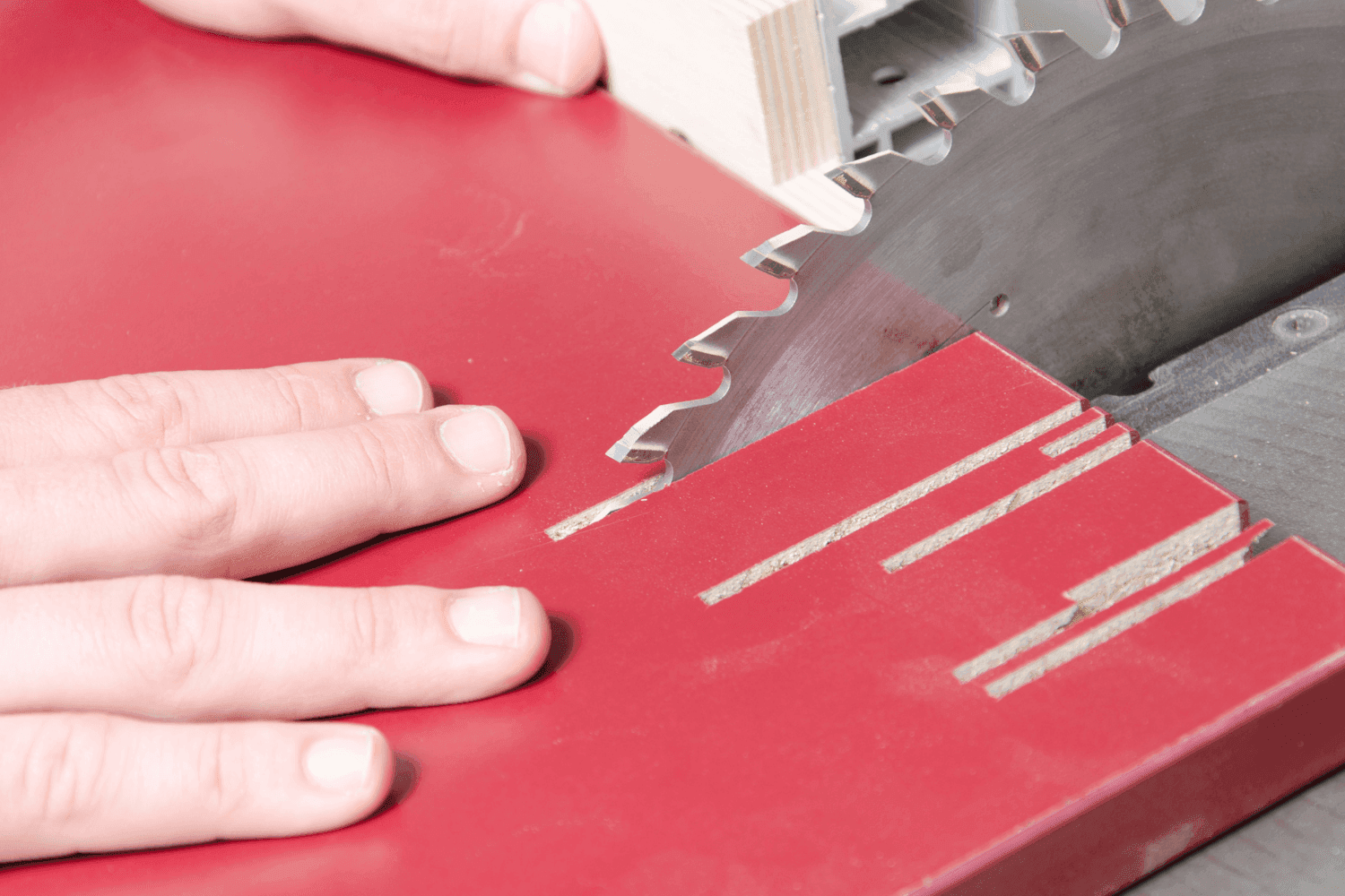 Letsel door machine